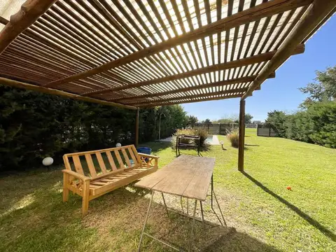 Casa 3 dorm. Campos de Esther ( Bo. Cerrado)