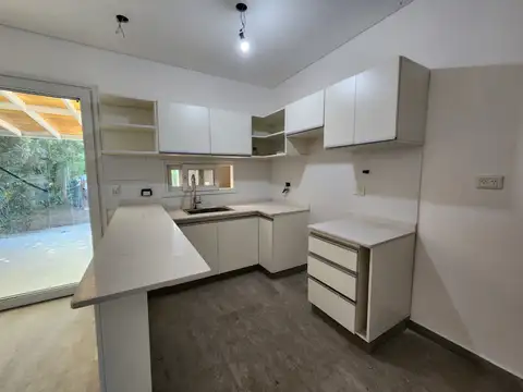 Casa 4 ambientes con 2 baños