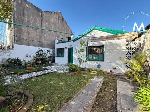 APTO CREDITO - Casa en venta de 4 ambientes con cochera - Villa Ballester