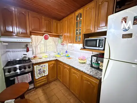 APTO CREDITO - Casa en venta de 4 ambientes con cochera - Villa Ballester