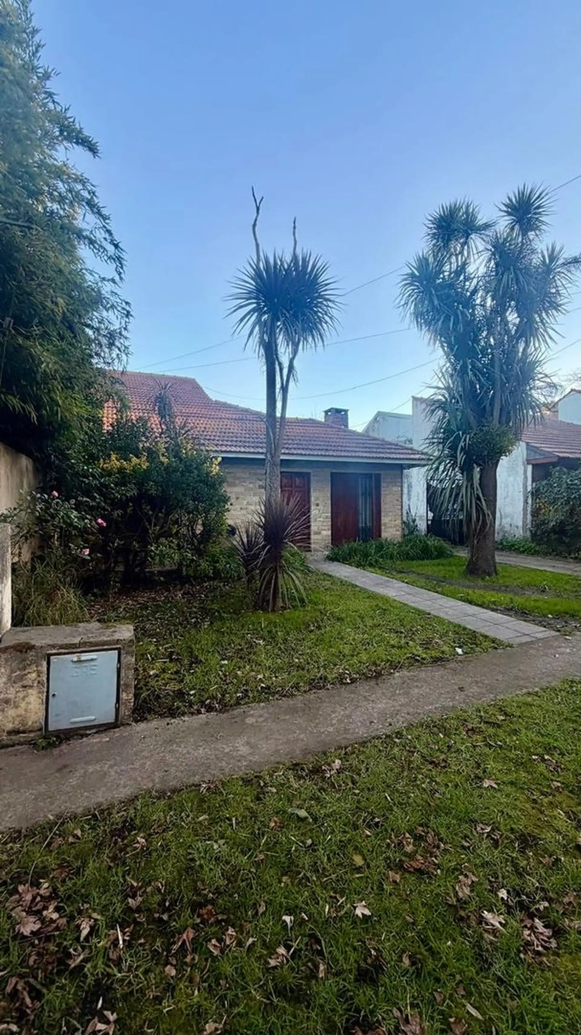 Casa 4 amb, 100m² en lote propio — Los Pinares