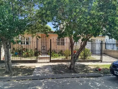 VENTA CASA 3 DORMITORIOS  B° CERVECEROS - ZONA SUR