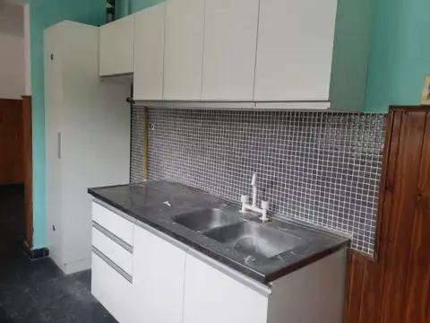 Casa 6 ambientes con 2 baños