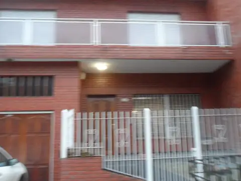 VENTA - CASA 5 AMBIENTES