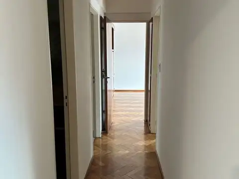 Venta Departamento 2 dormitorios mas comodin. Opcion Cochera. Moreno 1100