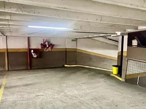VENTA COCHERA FIJA CUBIERTA  EN RECOLETA