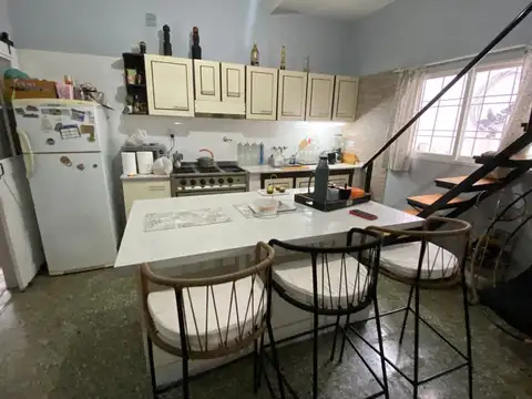 Casa 5 ambientes con 3 baños