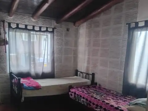 CASA DE 3 DORMITORIOS CON QUINCHO Y COCHERA EN BARRIO OMBÚ