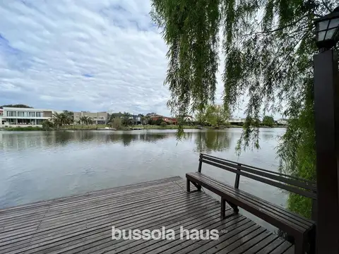 Casa en venta con 3 dormitorios al lago en Villanueva