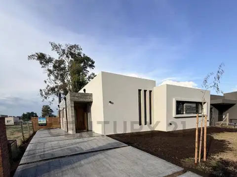VENTA | CASA | 4 AMBIENTES | SANTA SOFIA | PILAR DEL ESTE