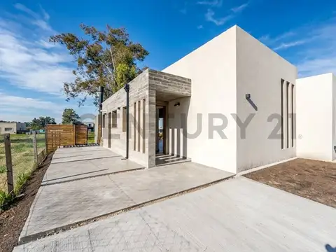 VENTA | CASA | 4 AMBIENTES | SANTA SOFIA | PILAR DEL ESTE