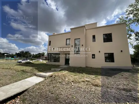 Casa 4 ambientes en Fincas de Álvarez