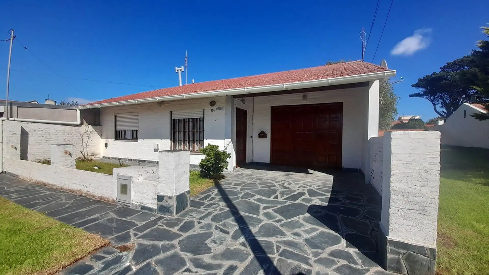 VENTA CASA 3 AMB PARQUE Y GARAGE A MTS DE LA COSTA
