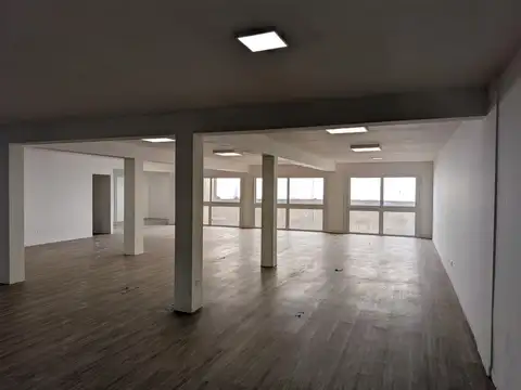 Oficina en Venta con 6 cocheras