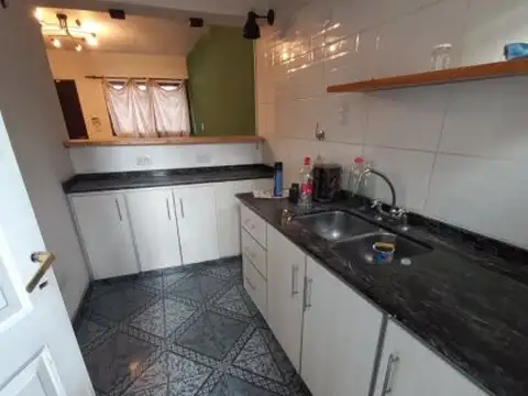 Casa 6 ambientes con 2 baños