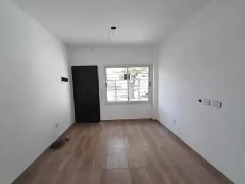 Casa en Venta en Castelar, USD 95.000