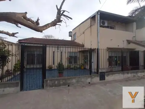 Casa en venta - 4 Dormitorios 2 Baños - Almirante Brown