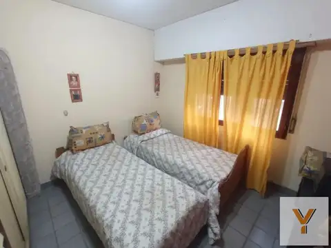 Casa en venta - 4 Dormitorios 2 Baños - Almirante Brown