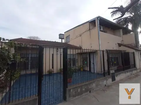 Enrique de Rosas e/ Juan A. Casacuberta y 25 de Mayo