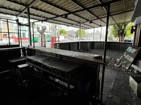 REBAJADA! LOCAL COMERCIAL EN OCHAVA SOBRE AV.TRANSITADA