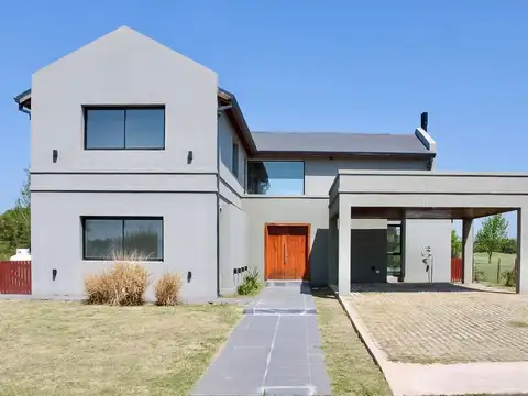 Casa en Venta con 2 cocheras