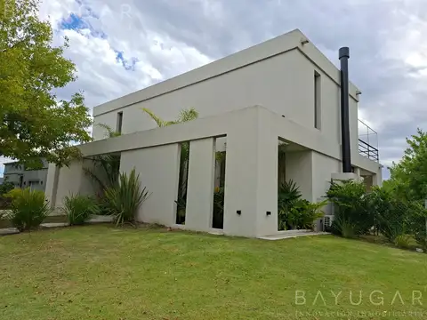 Casa en Venta en El Cantón - Barrio Golf, USD 340.000