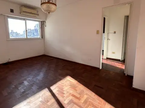 Práctico departamento de dos dormitorios a cuadras del paseo ribereño y el centro. Entre Rios al 300.