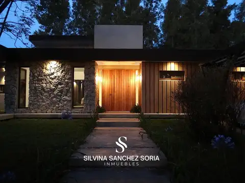 Casa en Venta con 2 cocheras
