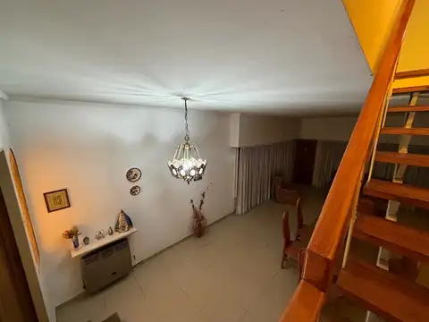 Depto Tipo Casa en Venta de 5 ambientes