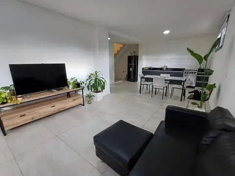 Depto Tipo Casa en Venta de 3 ambientes