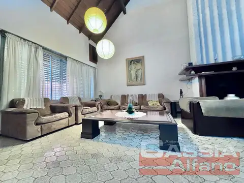 Casa en Venta con 5 cocheras