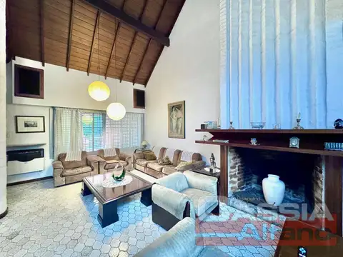 Casa 7 ambientes con 3 baños