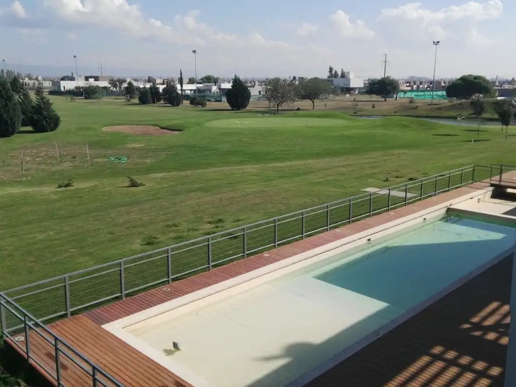 Áreas comunes piscina, club-house en La Cascada Country Golf