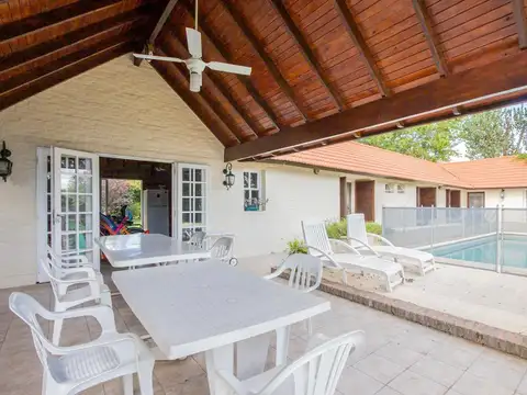 EXCELENTE PROPIEDAD CON GRAN QUINCHO Y ESPECTACULAR VISTA 