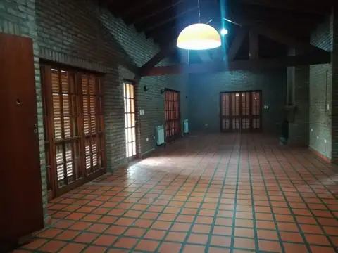 Casa 5 ambientes con 5 baños