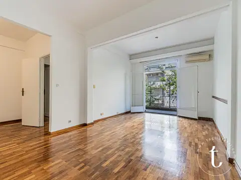 Semipiso de Estilo. Tres Ambientes con Balcón, en Almagro.