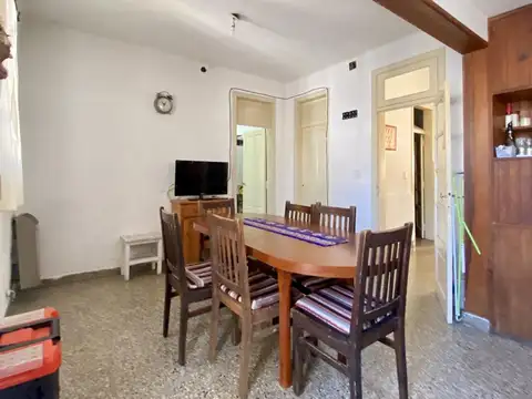 Casa en Venta de 2 dormitorios. Escritorio. Patio con lavadero. Deposito. Centro Zarate