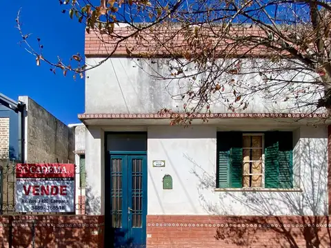 Casa en Venta de 2 dormitorios. Escritorio. Patio con lavadero. Deposito. Centro Zarate