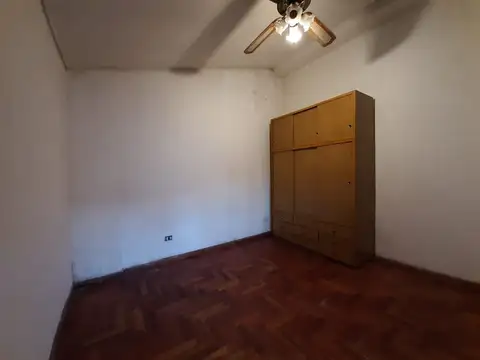 Donovan 1300, Piso 1