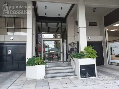 Oficina en  Venta - Martínez - Sobre Av Santa Fé