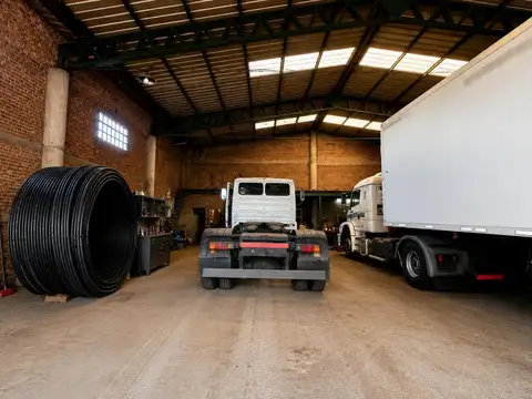 Galpón en esquina en venta | Ovidio Lagos al 7600 – Zona Industrial, Rosario - Las Delicias