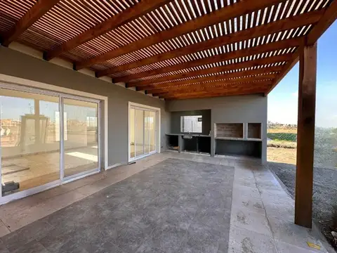 Venta Casa 4 Amb B° San Sebastian Area 8 C/pileta