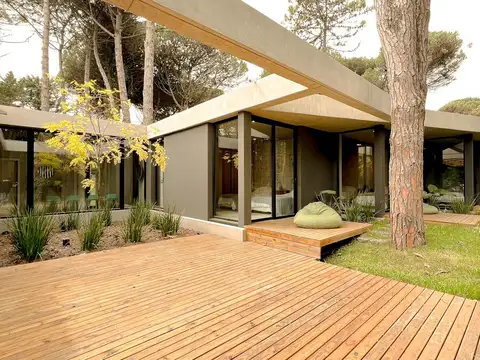 Casa 5 ambientes con 4 baños