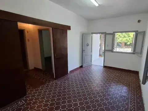 CASA 3 AMBIENTES VENTA BURZACO COCHERA Y PATIO