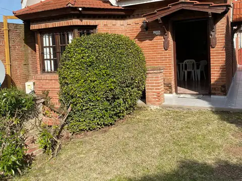 casa en pinamar ( mar de ostende ) a una cuadra del mar oportunidad !!
