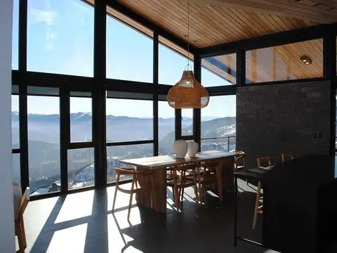 Casa 6 ambientes con 2 baños