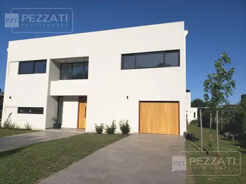 Casa en  venta en Barrio Privado Rumenco Joven. 3 dormitorios (1 suite) . Garage doble. Jardin