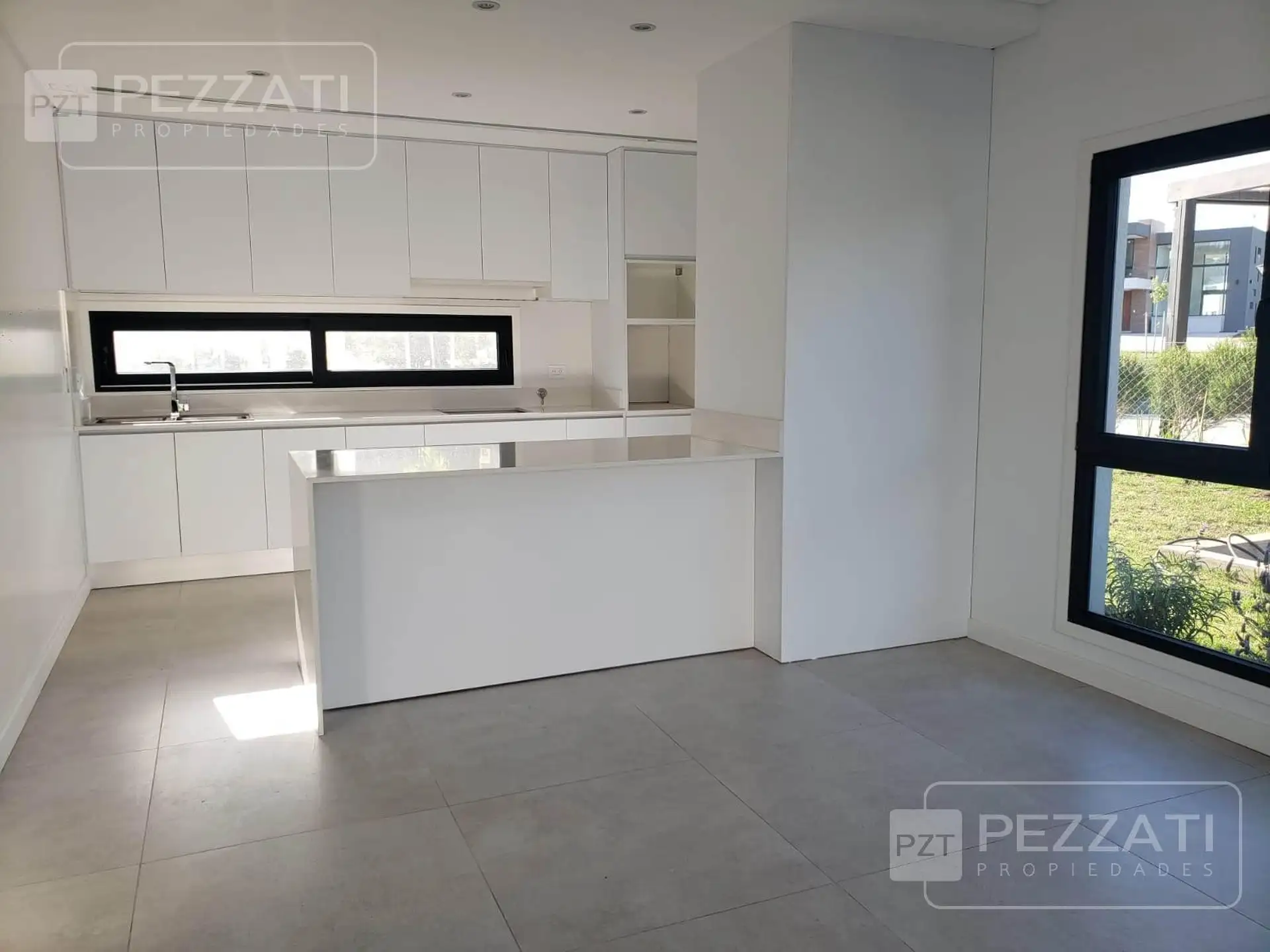 Casa en venta en Barrio Privado Rumenco Joven. 3 dormitorios (1 suite) . Garage doble. Jardin