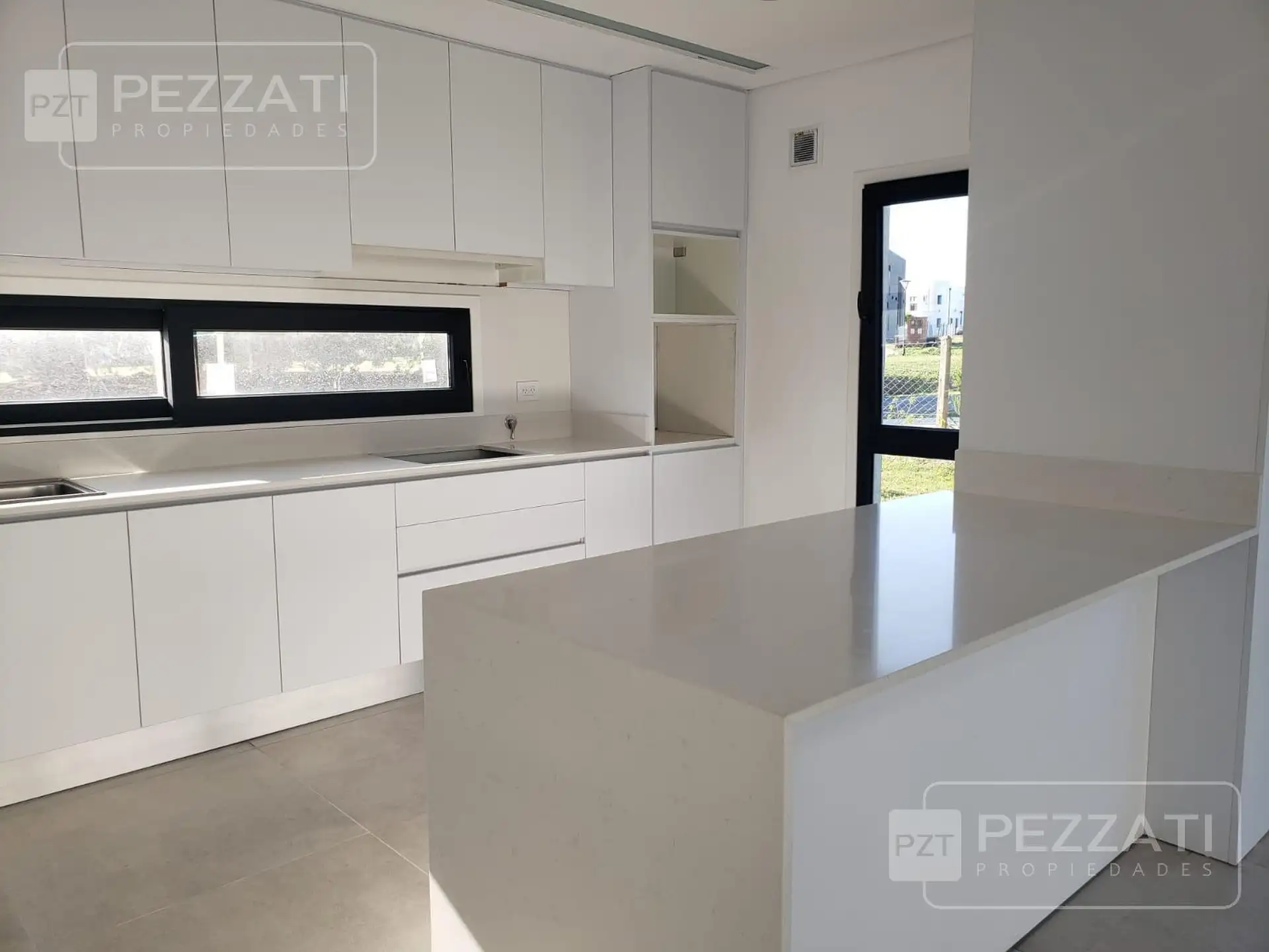 Casa en venta en Barrio Privado Rumenco Joven. 3 dormitorios (1 suite) . Garage doble. Jardin