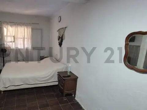 CASA EN VENTA DE 4 AMBIENTES CON JARDÍN EN BELLA VISTA